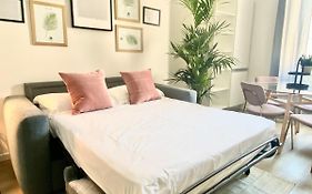 Fara Cinque Small Apartment